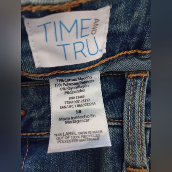 Time and Tru High Rise Flare Jeans Size 18 - Picture 3 of 9